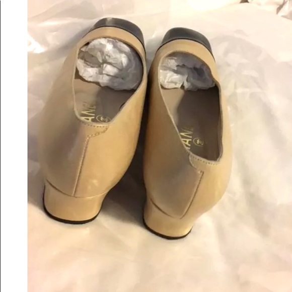 VTG CHANEL Mademoiselle Beige/Black Block Heels 6 - Picture 2 of 10